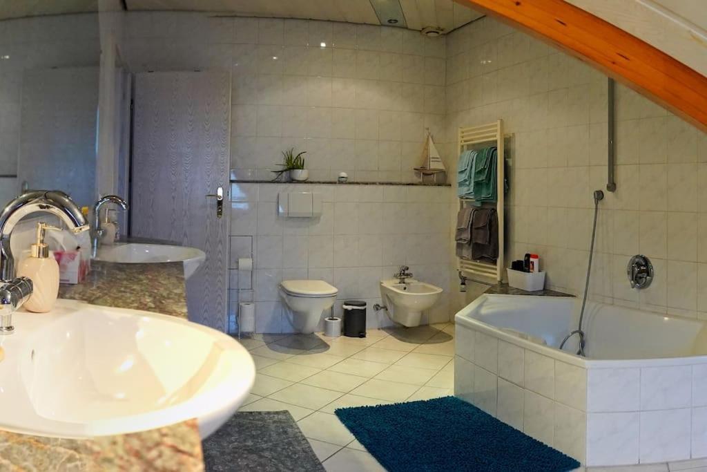 Grosse, Helle Wohnung Fuer Bis Zu 6 Personen Weinheim Exteriér fotografie