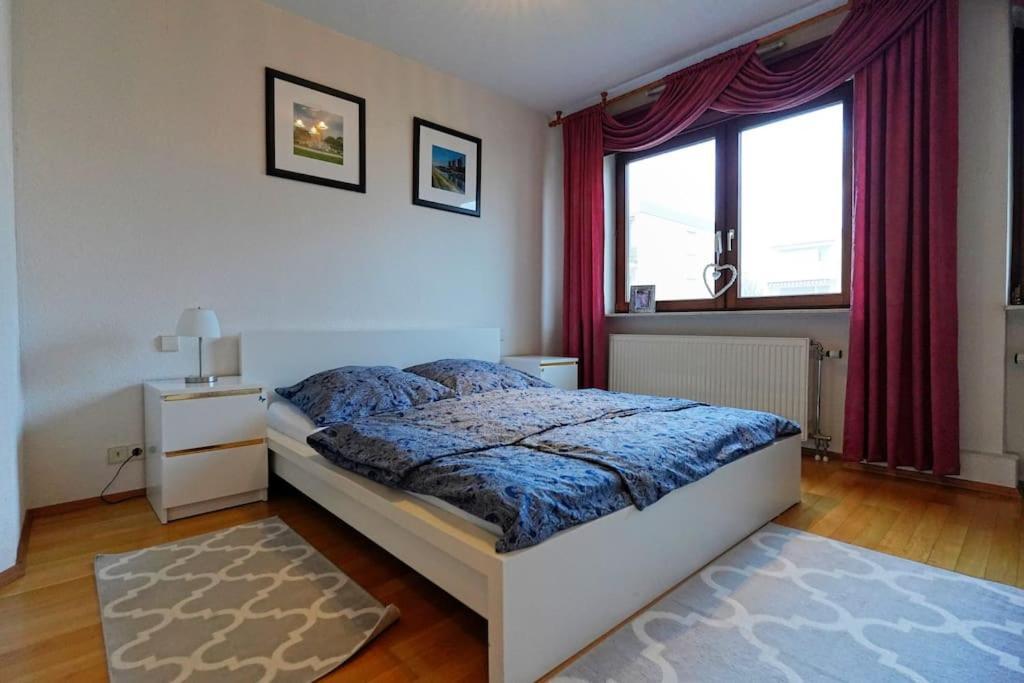 Grosse, Helle Wohnung Fuer Bis Zu 6 Personen Weinheim Exteriér fotografie